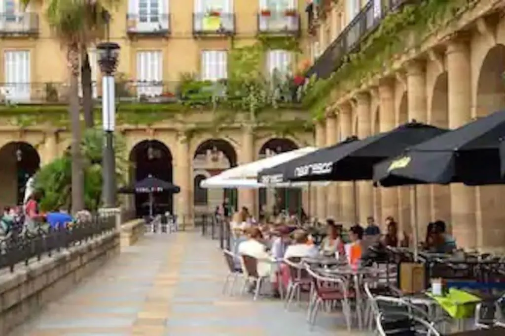 La Casita Verde. Metro Cerca Del Casco Viejo Bilbao 0*,  Španělsko